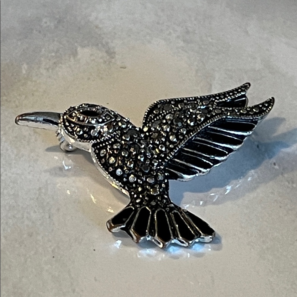 Hummingbird brooch
